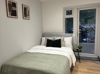 Room in a Shared House, Croft Road, GU7