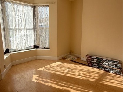 2 Bed Flat, Kenilworth Gardens, IG3