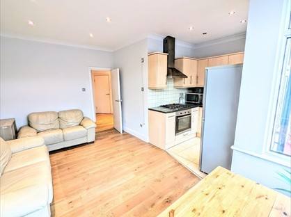 3 Bed Maisonette, Hamilton Road, SW19