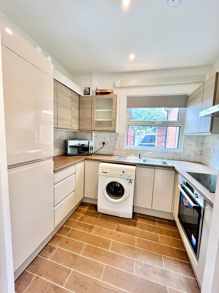 Additional image 6 of 2 Bed Flat, Park Road, NG7, N1 7GU