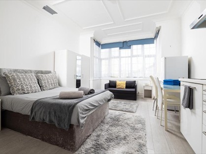 Studio Flat, Golders Green Road, NW11