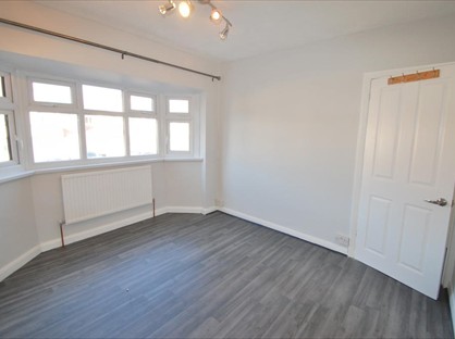 3 Bed Terraced House, Bramblewood Close, SM5