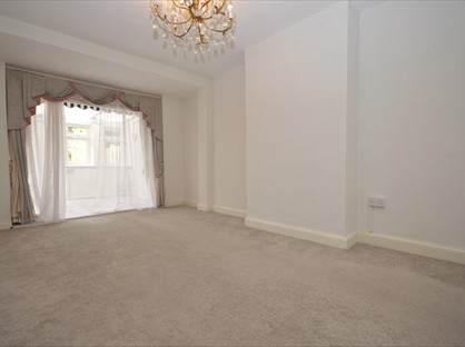 3 Bed Terraced House, Collinwood Gardens, IG5