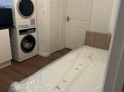 Studio Flat, Comreddy Close, EN2