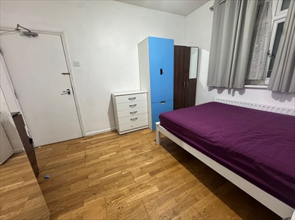 Room in a Shared House, Wood Lane, RM8