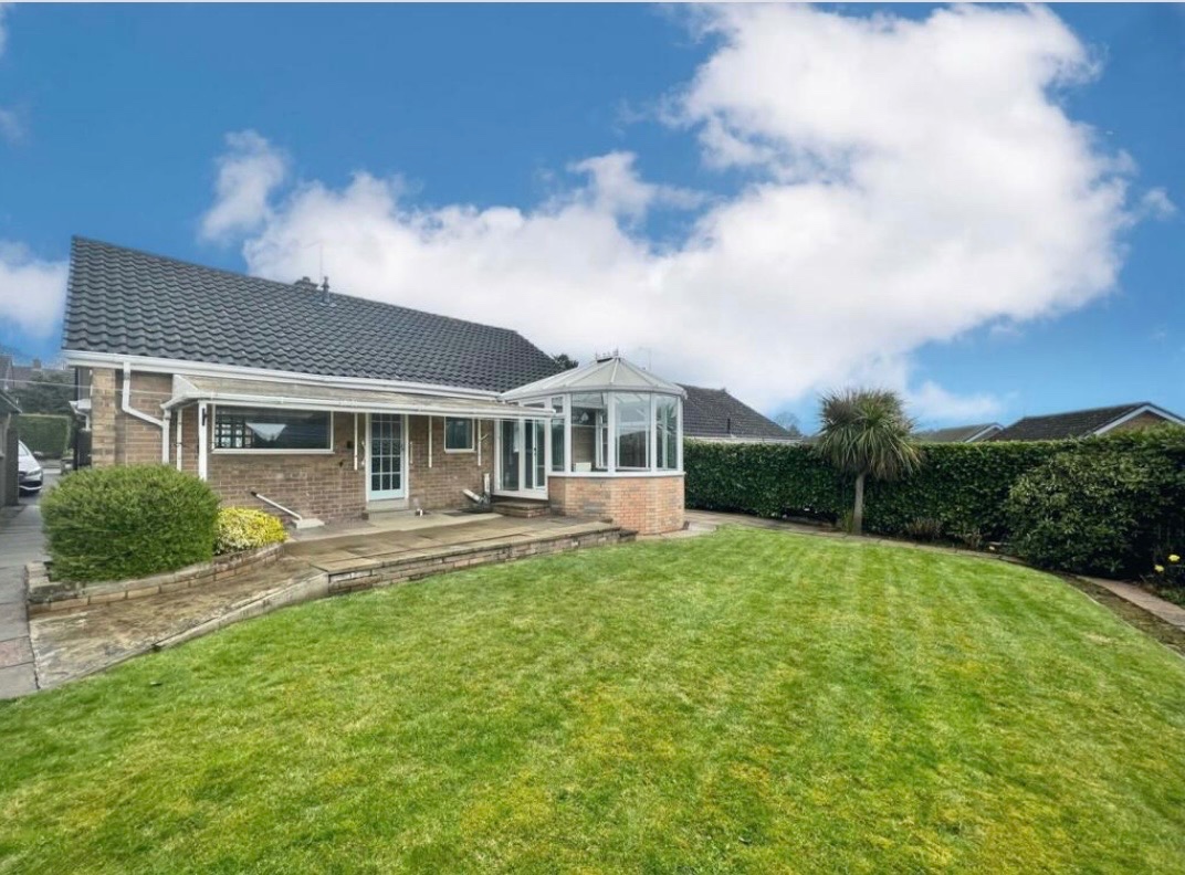 2 Bed Bungalow, Garden Crescent, S60, N1 7GU