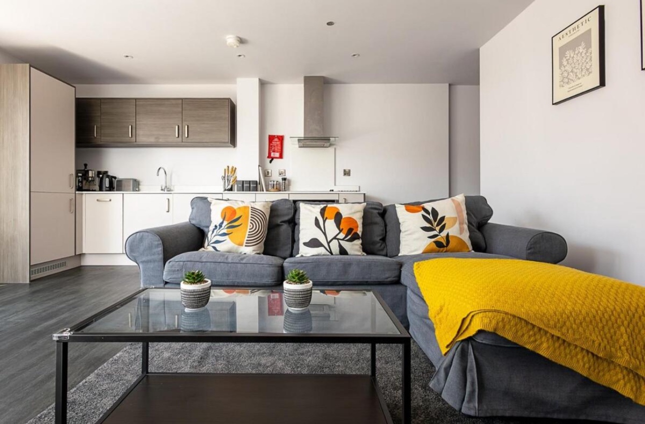 Additional image 2 of 2 Bed Flat, Chatham St, LE1, N1 7GU