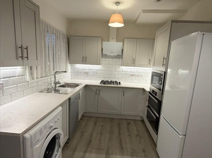 4 Bed Terraced House, Chigwell Road, IG8
