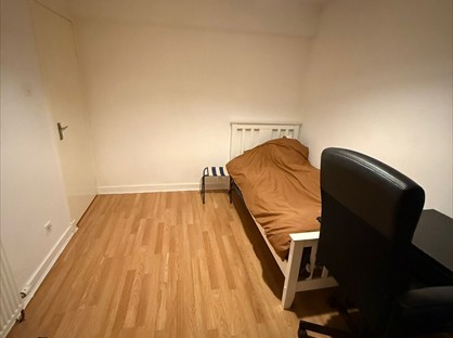 Room in a Shared Flat, Wardrop St, PA1
