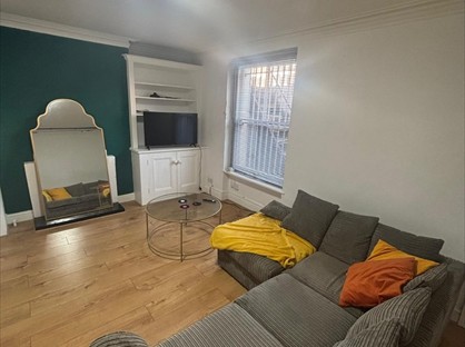 1 Bed Flat, Battersea Bridge Road, SW11