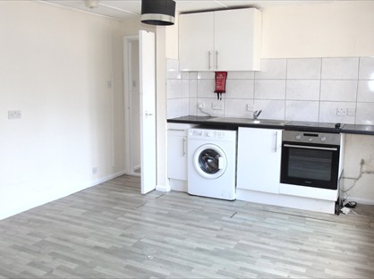 Studio Flat, Cheapside, LU1