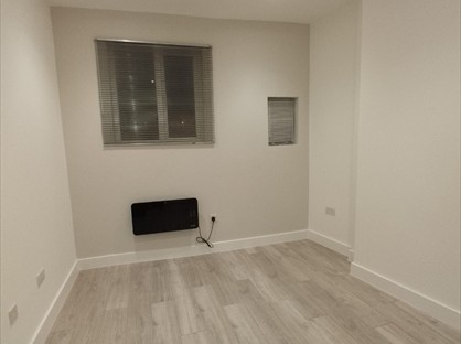 Studio Flat, Mitcham Lane, SW16