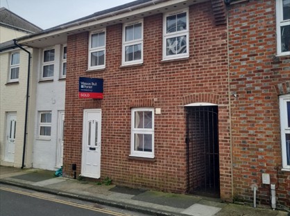 3 Bed Terraced House, Chapel St, PO30