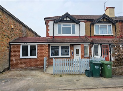 Studio Flat, Orchard Road, TW16