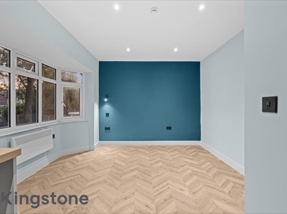 Studio Flat, Beverley Way, SW20