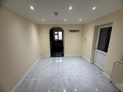 Room in a Shared House, Spencer Road, W3
