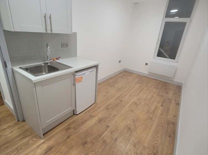 Studio Flat, Surbiton Road, KT1
