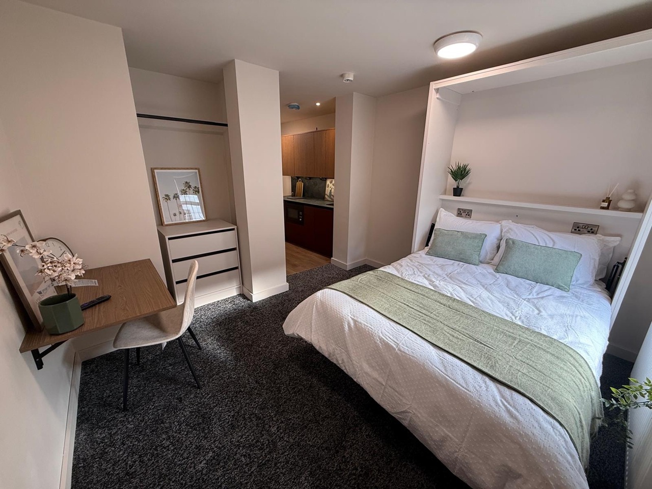 Studio Flat, St Mary's Gate, DE1, N1 7GU