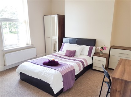 Room in a Shared House, Barton Road, M32
