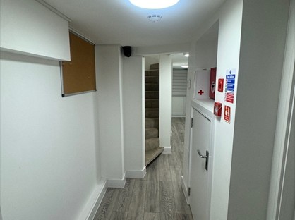 Bedsit, Woodside View, SS7