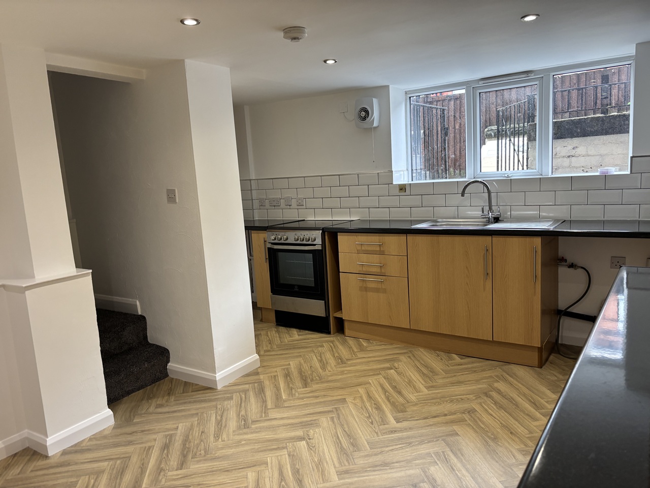 2 Bed Terraced House, Arthington View, LS10 photo 2