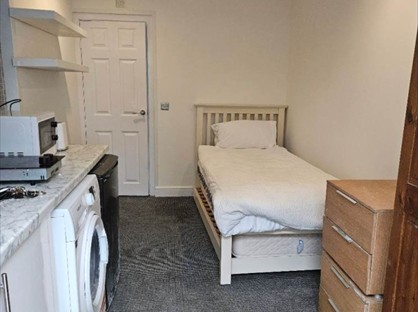 Studio Flat, Colindeep Lane, NW9