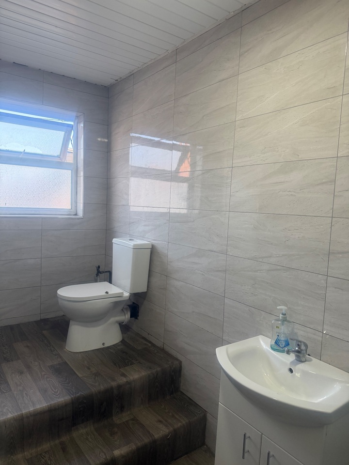 Additional image 4 of 3 Bed Flat, Humberstone Road, LE5, N1 7GU