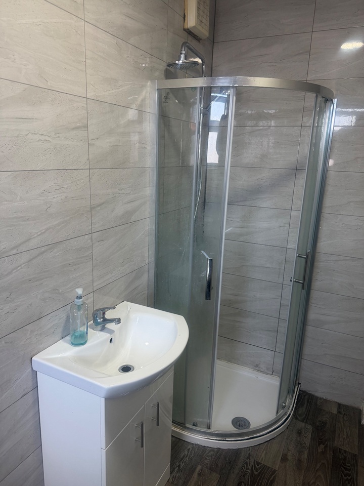 Additional image 5 of 3 Bed Flat, Humberstone Road, LE5, N1 7GU