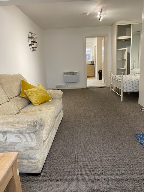 Additional image 4 of Studio Flat, Bedford Road, RG1, N1 7GU