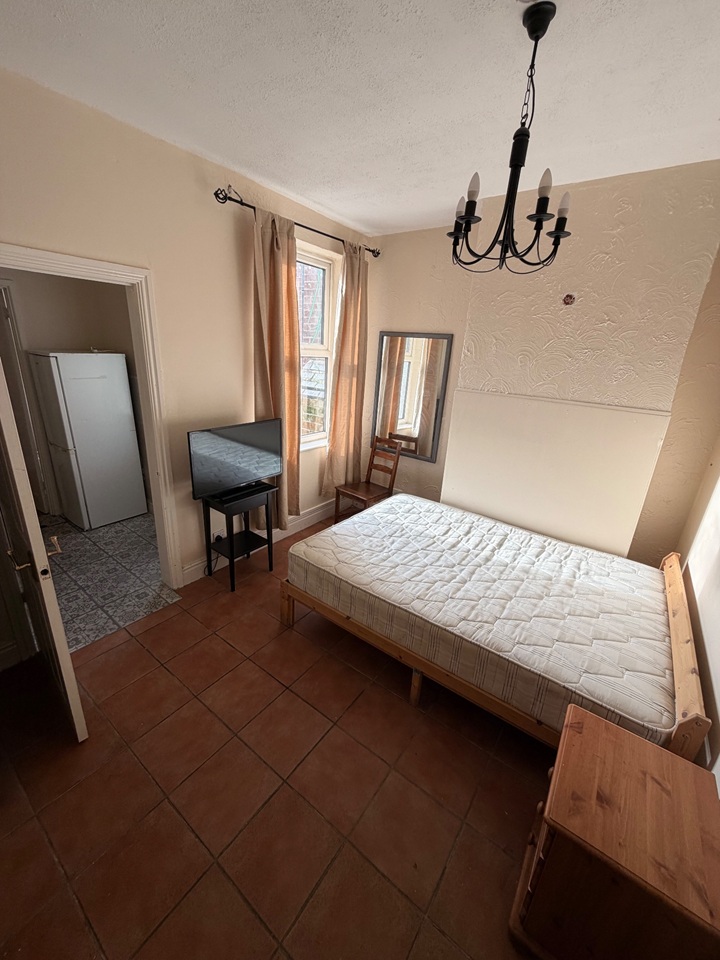 Studio Flat, Leman Street, DE22, N1 7GU