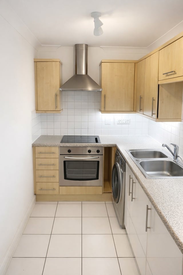 2 Bed Flat, Lizmans House, NW1, N1 7GU