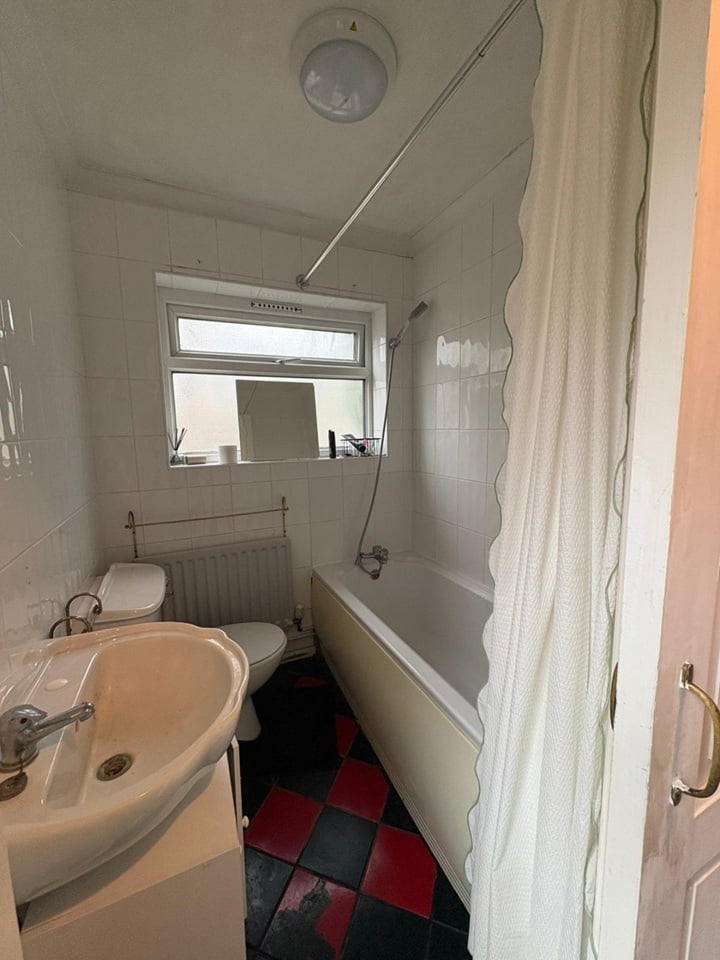 Additional image 7 of Room in a Shared House, Chester Street, RG30, N1 7GU