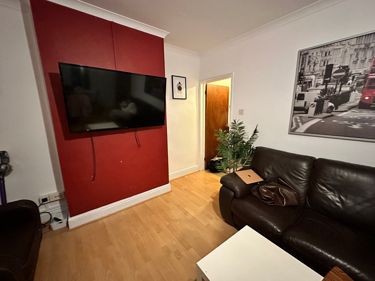 3 Bed Flat, Milton Road, SO15, N1 7GU