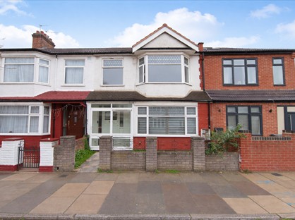 4 Bed Terraced House, Parkstone Avenue, N18