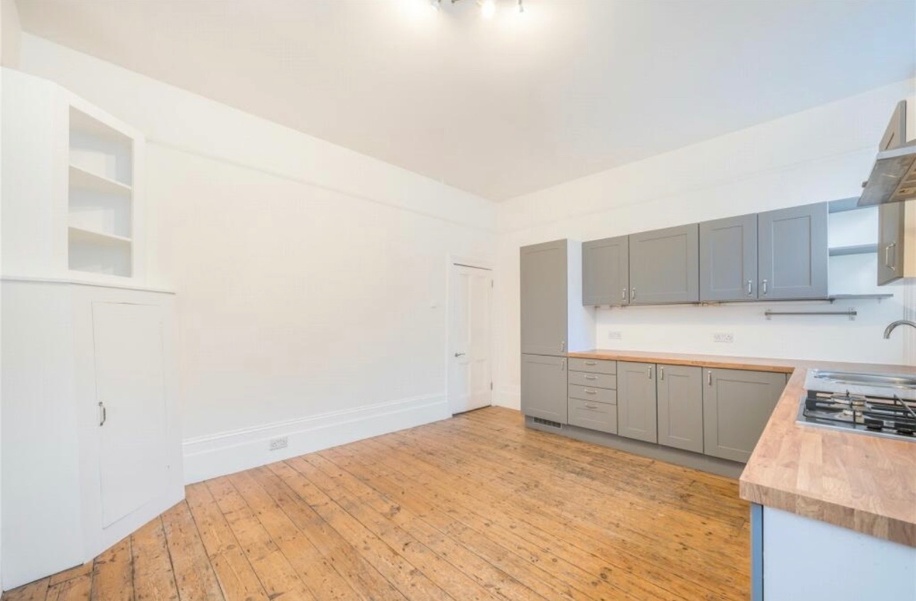 1 Bed Flat, Almeric Road, SW11, N1 7GU