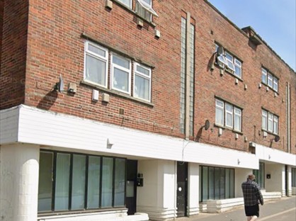3 Bed Flat, Edge Lane, M32