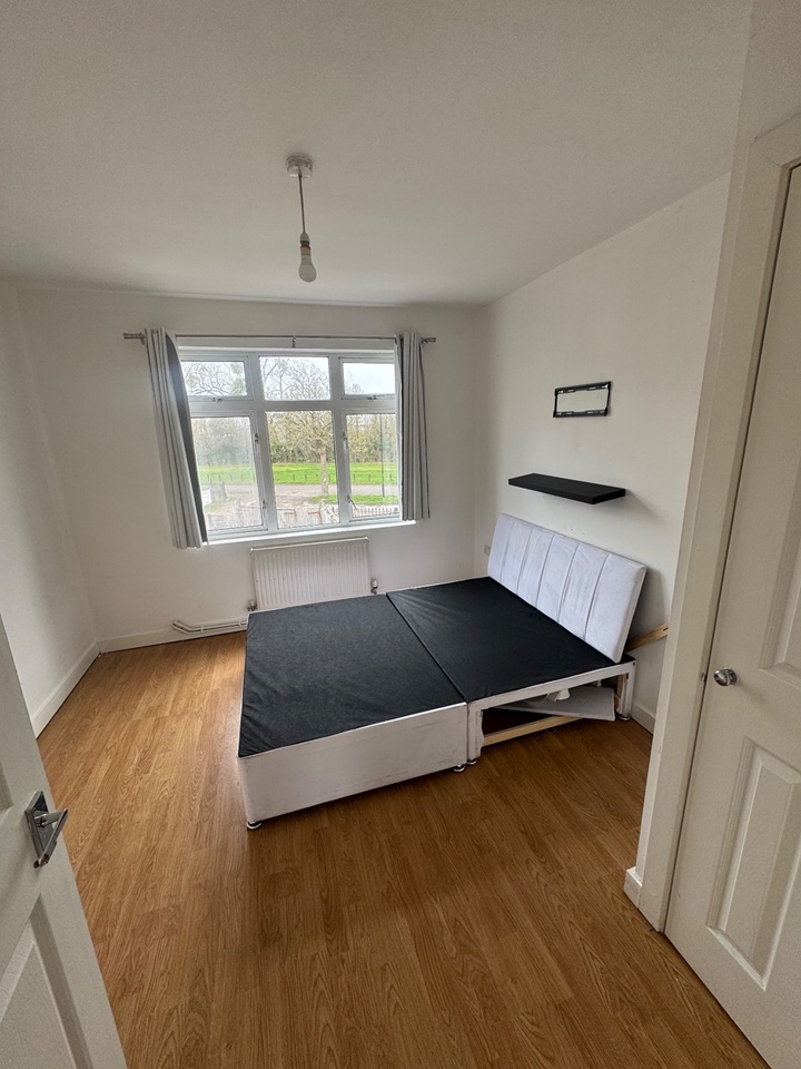 Additional image 4 of 2 Bed Flat, Bridge Road, SO19, N1 7GU