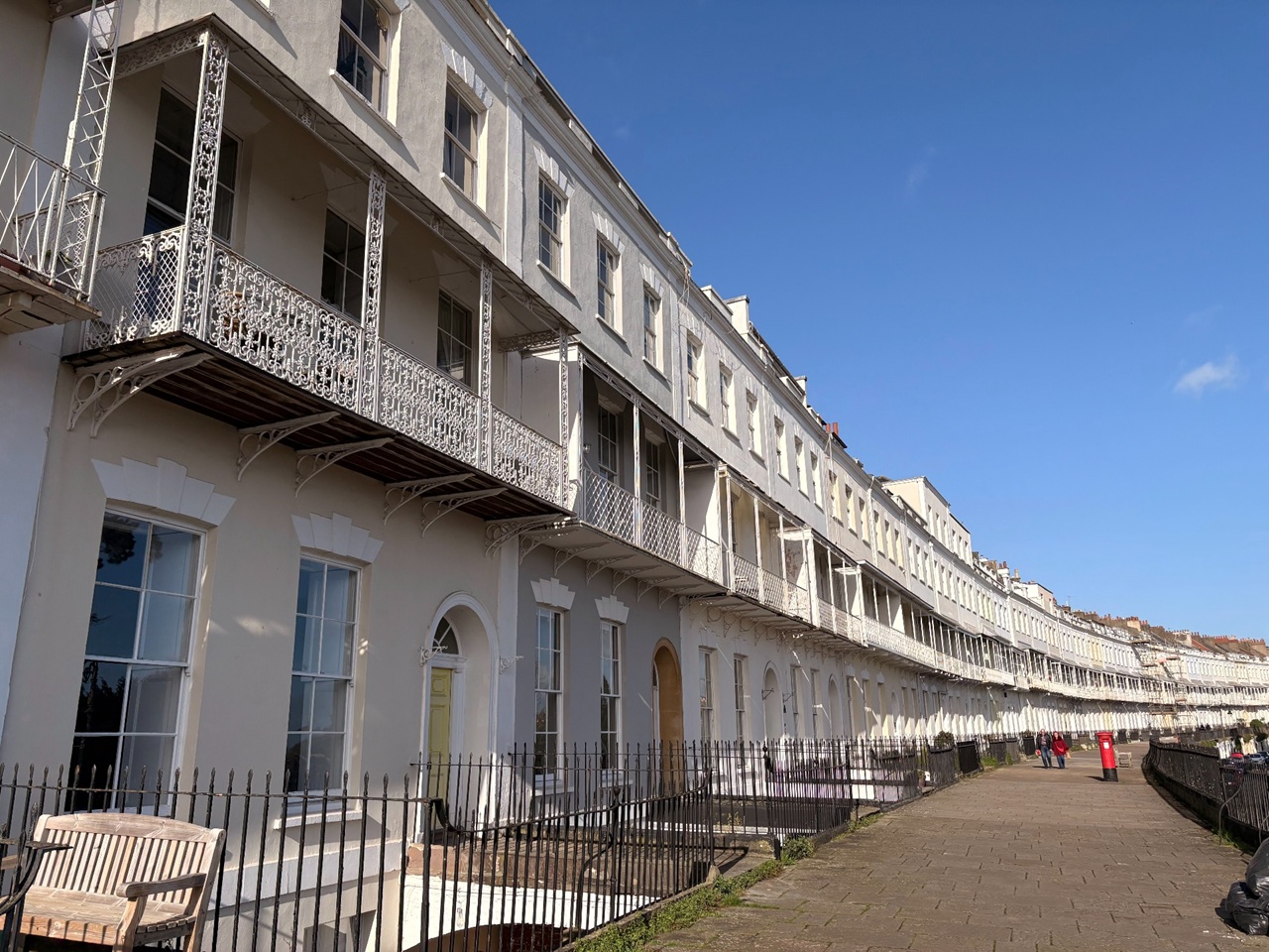 2 Bed Flat, Royal York Crescent, BS8, N1 7GU