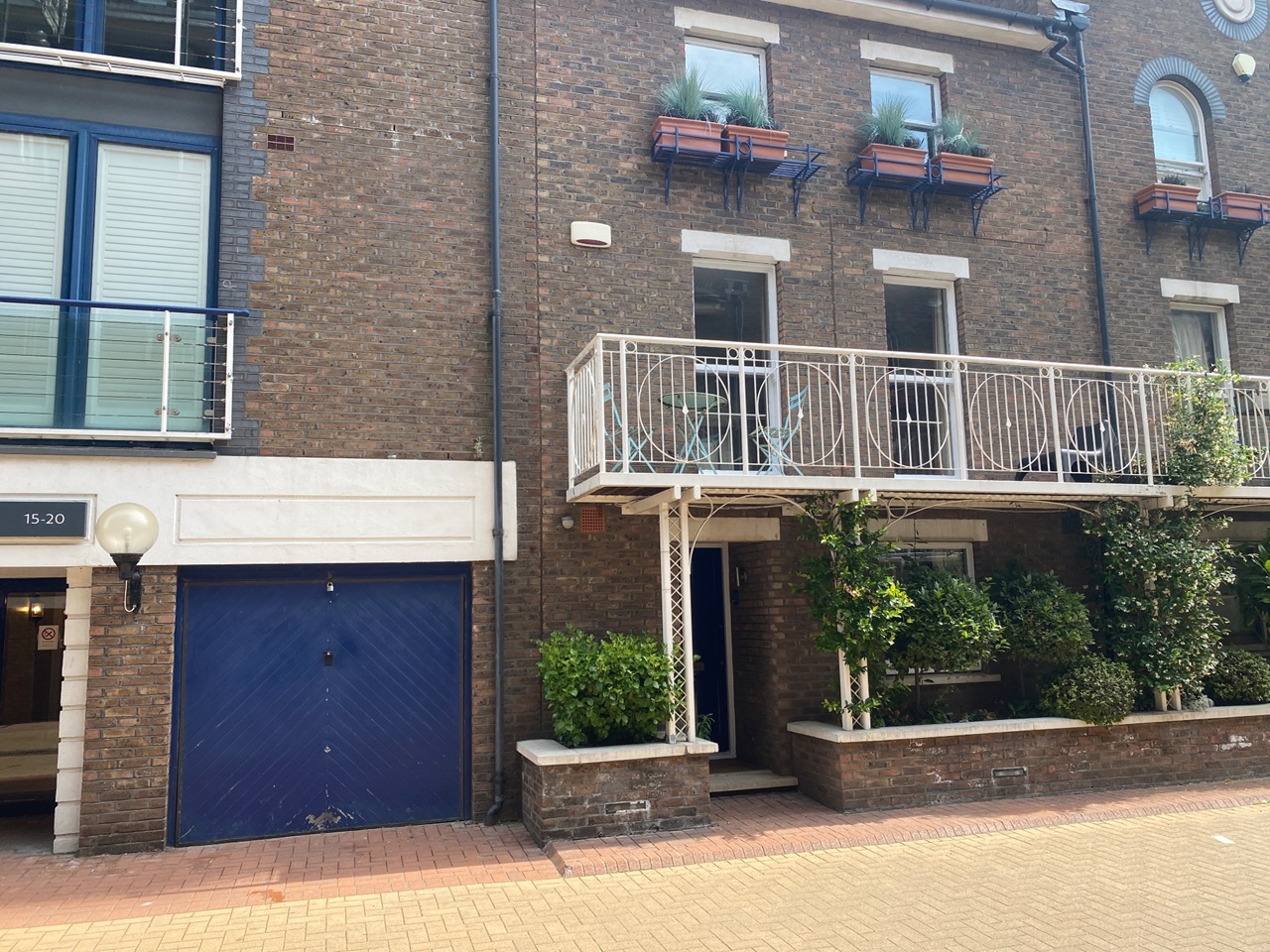 Room in a Shared House, Coral Row, SW11