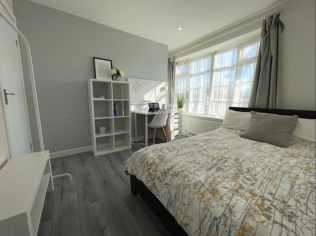 8 Bed Bungalow, Aldrin Way, CV4, N1 7GU