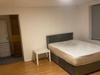 Bedsit, Godstone Road, CR3
