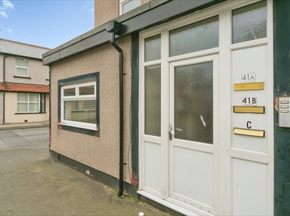 1 Bed Flat, Mowbray Rd, LL30