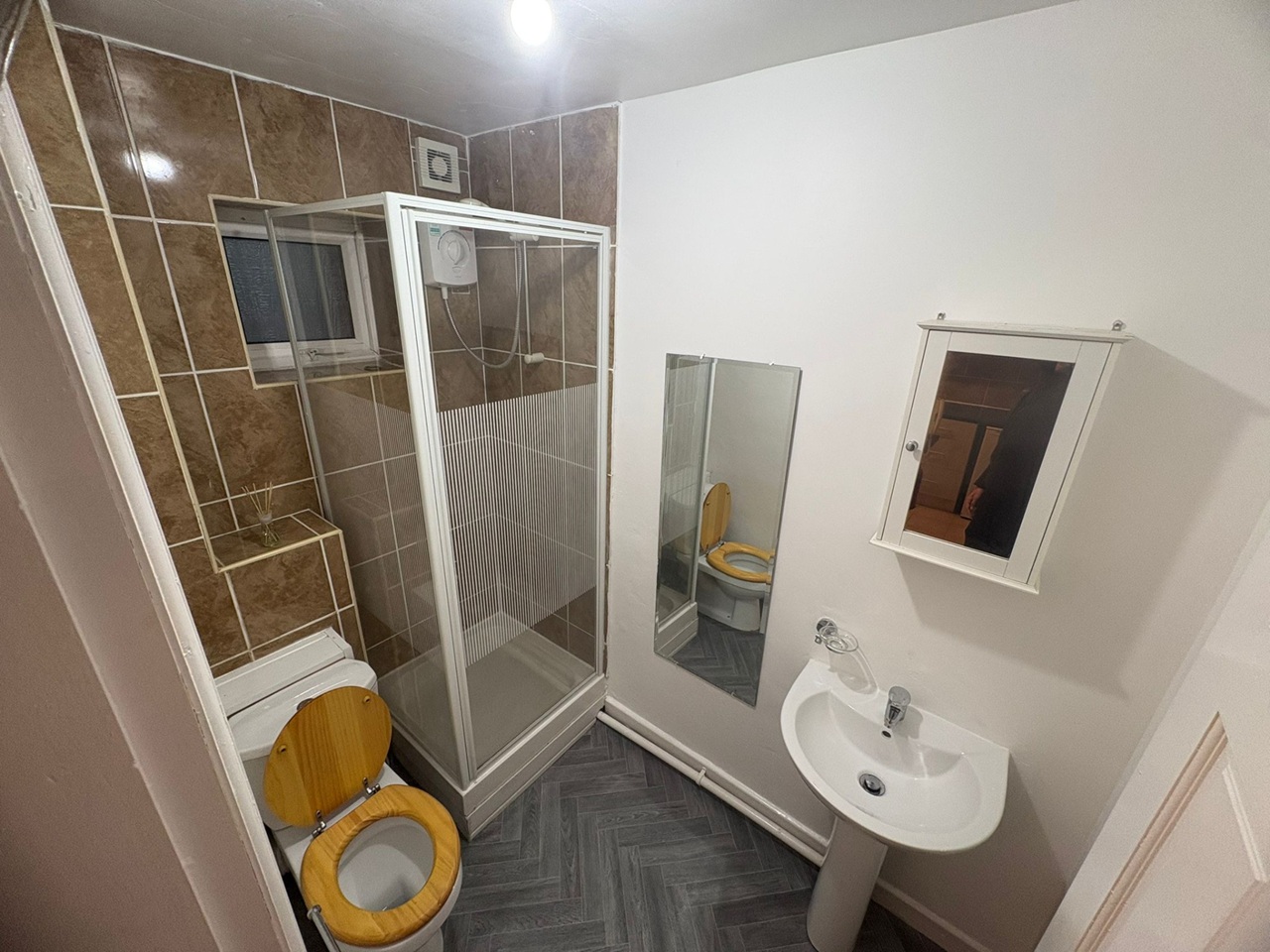 Additional image 7 of Studio Flat, Brook Road, M14, N1 7GU