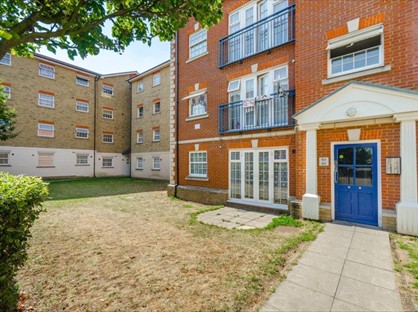2 Bed Flat, Queensberry Place, E12