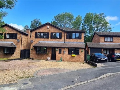 5 Bed Detached House, Minden Close, RG24