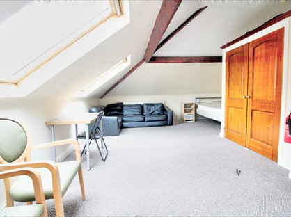 9 Bed Semi-Detached House, St. Catherines, LN5