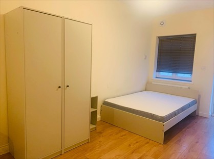 Studio Flat, Wanstead Park Road, IG1