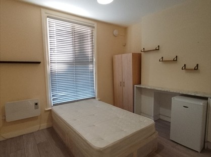 Studio Flat, Sandhurst Road, SE6
