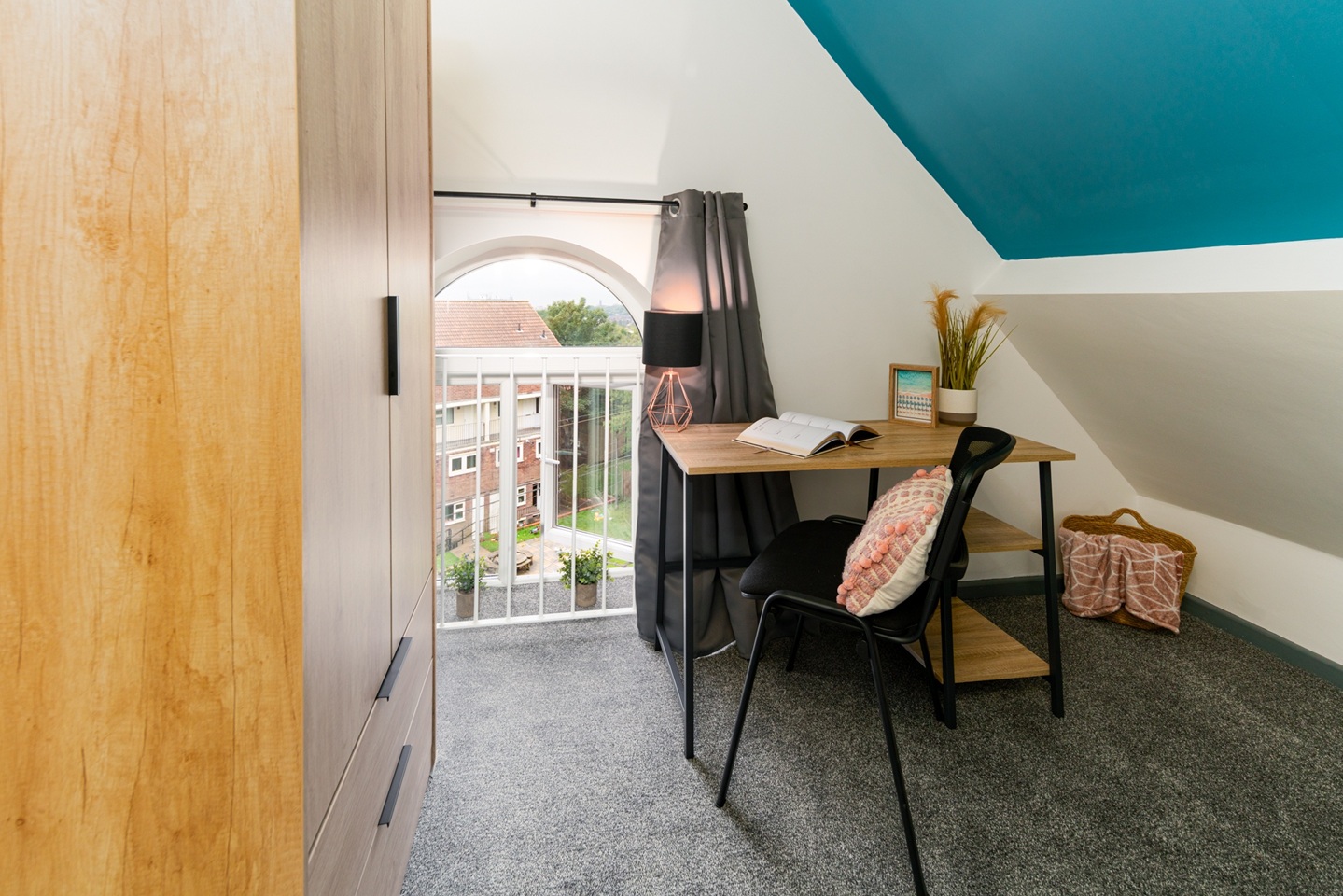 Oldham - Room in a Shared House, Sharples Hall St, OL4 - To Rent Now ...