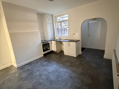 1 Bed Flat, Bank St, S64